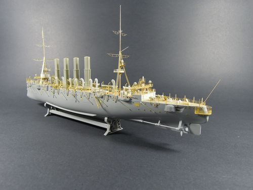 Пластиковая модель корабля